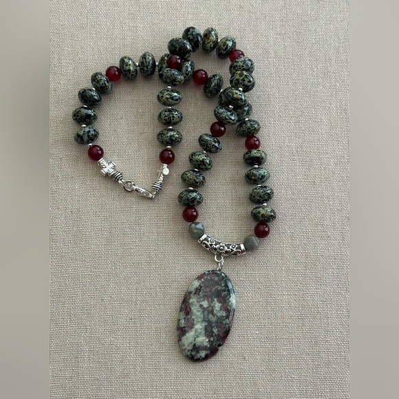 22-1/2 inch Glass bead Necklace NWOT - Picture 11 of 16